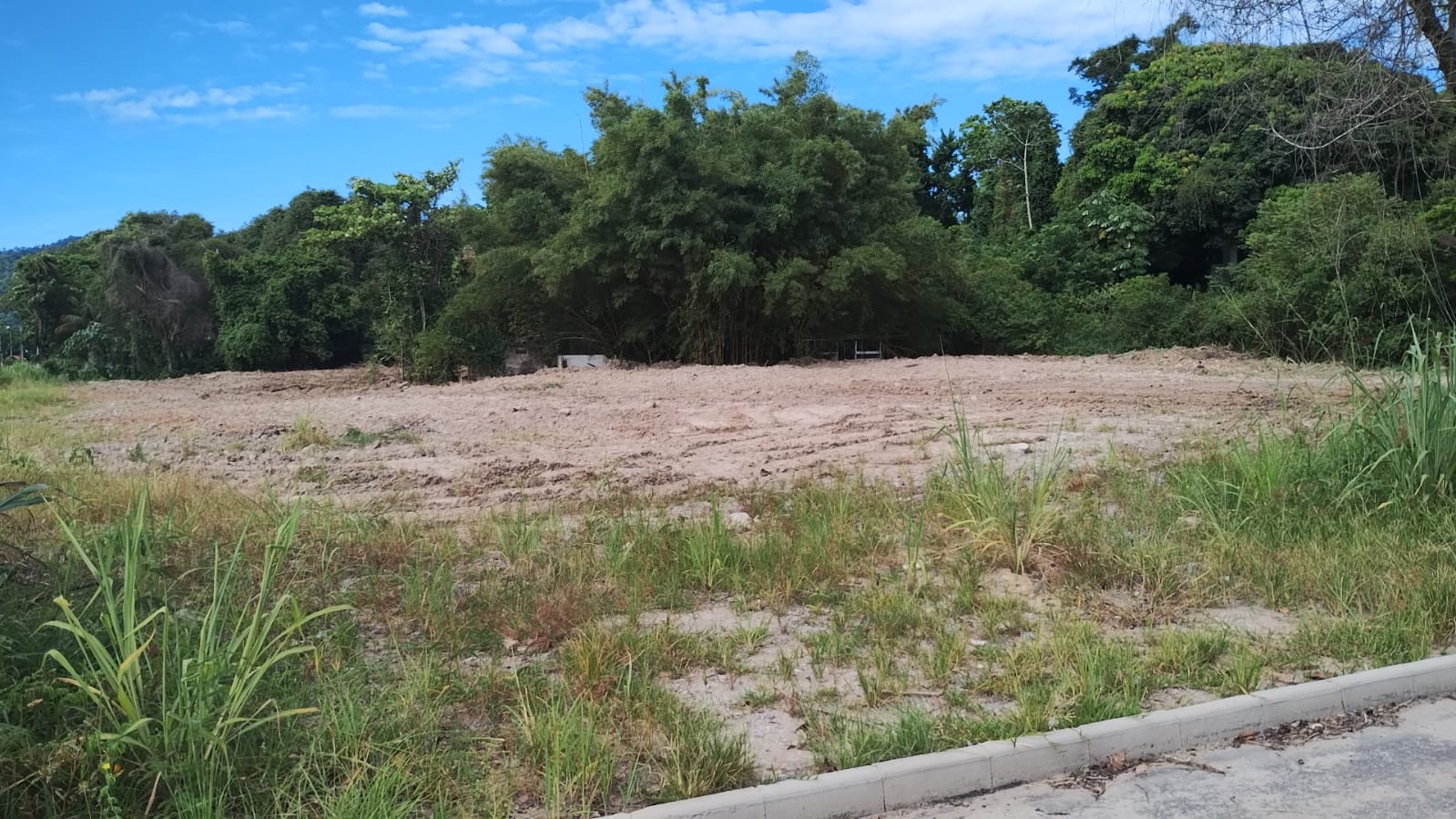 Imagem Terreno à Venda, 304 m²em Condado de Maricá - Maricá Imagem Terreno à Venda, 304 m²em Condado de Maricá - Maricá