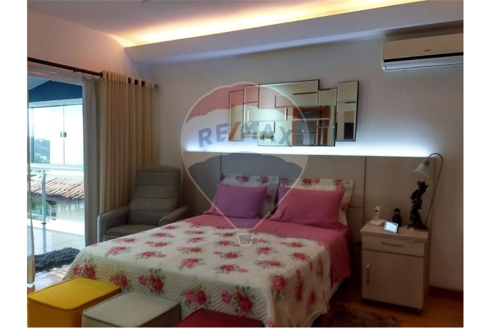 Imagem Casa de Condomínio com 4 Quartos à Venda, 236 m²em Piratininga - Niterói