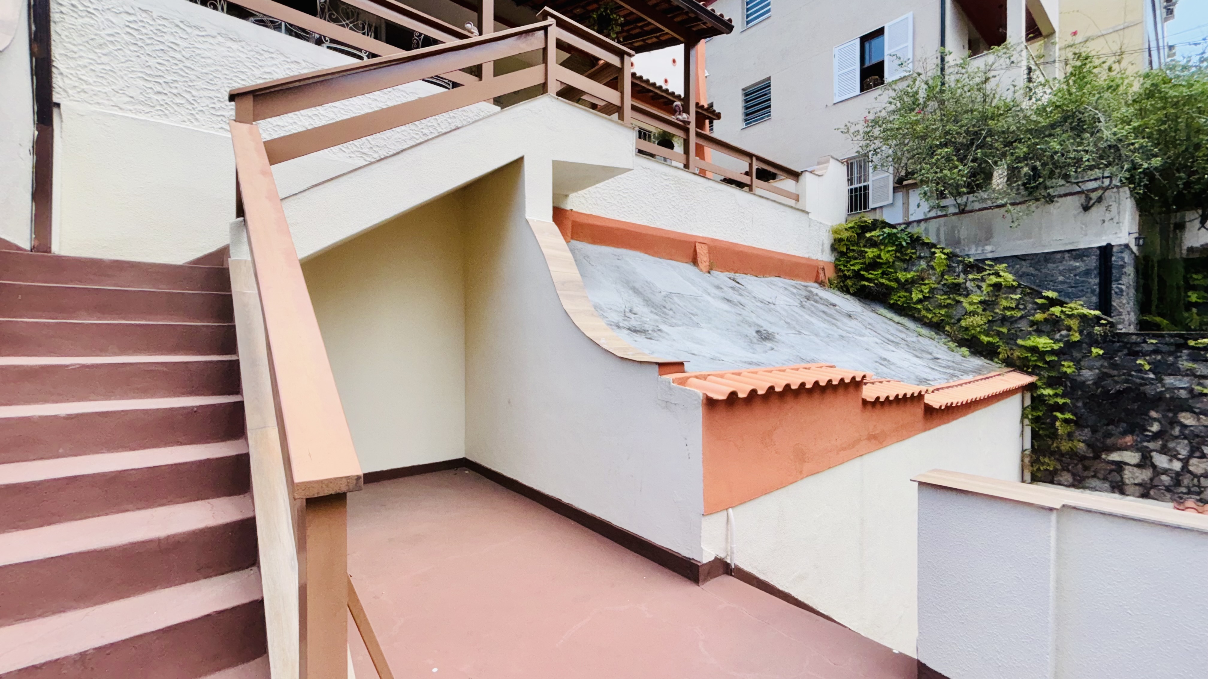 Imagem Casa com 2 Quartos à Venda, 262 m² em Santa Rosa - Niterói