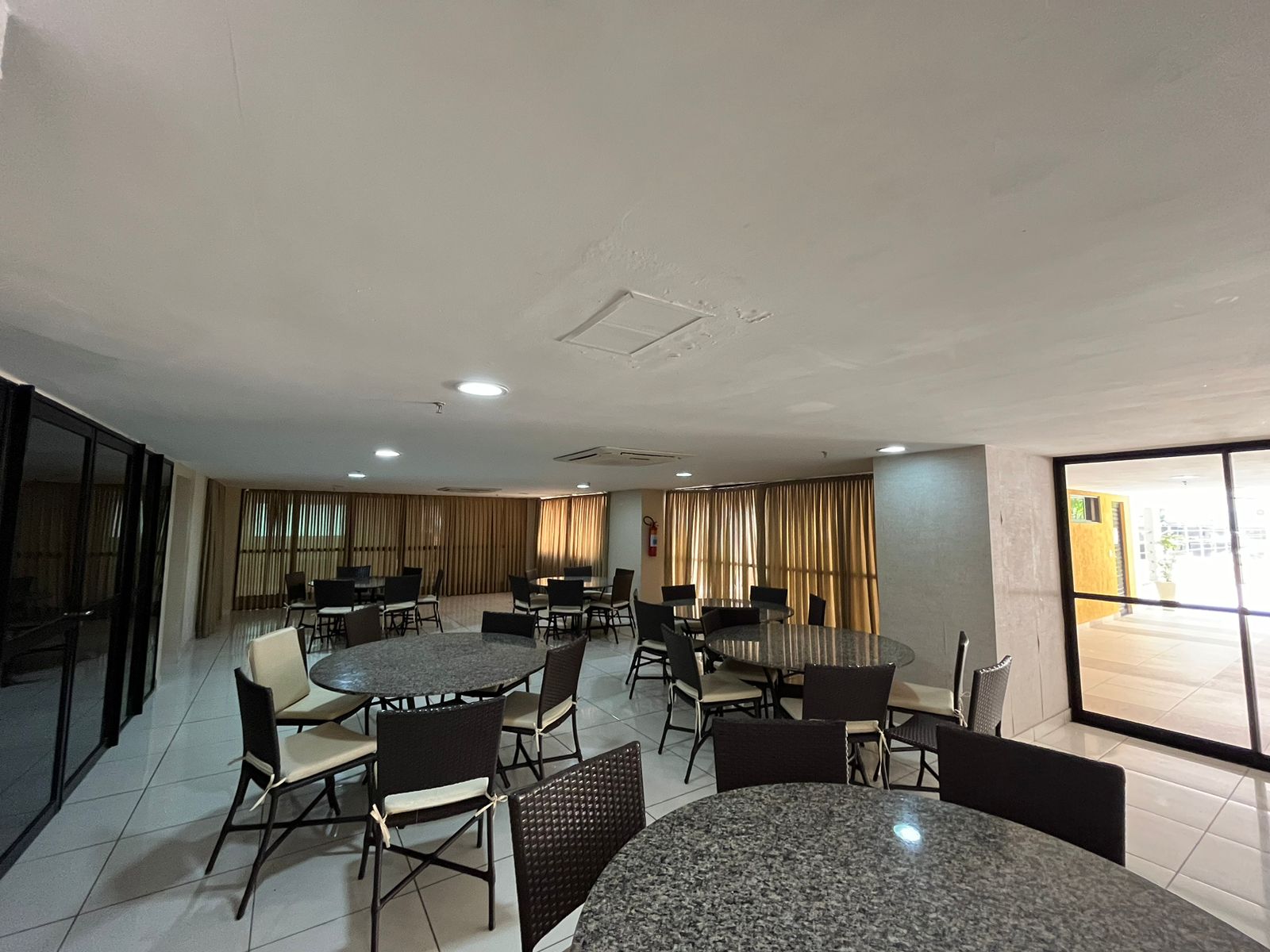 Imagem Apartamento com 3 Quartos à Venda, 76 m²em Meireles - Fortaleza