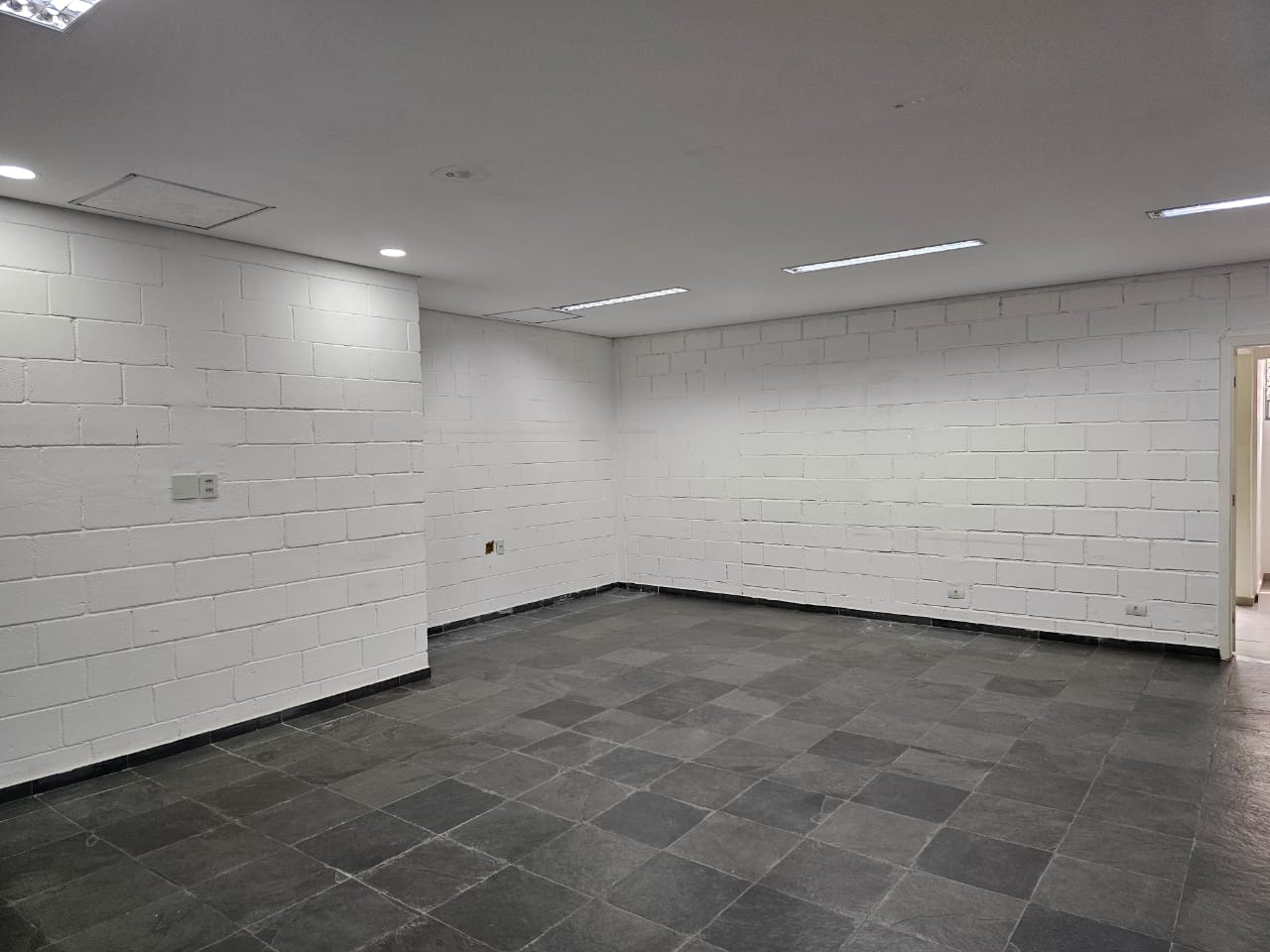 Imagem Galpão para Alugar, 600 m² em Vila Anastácio - São Paulo Imagem Galpão para Alugar, 600 m² em Vila Anastácio - São Paulo