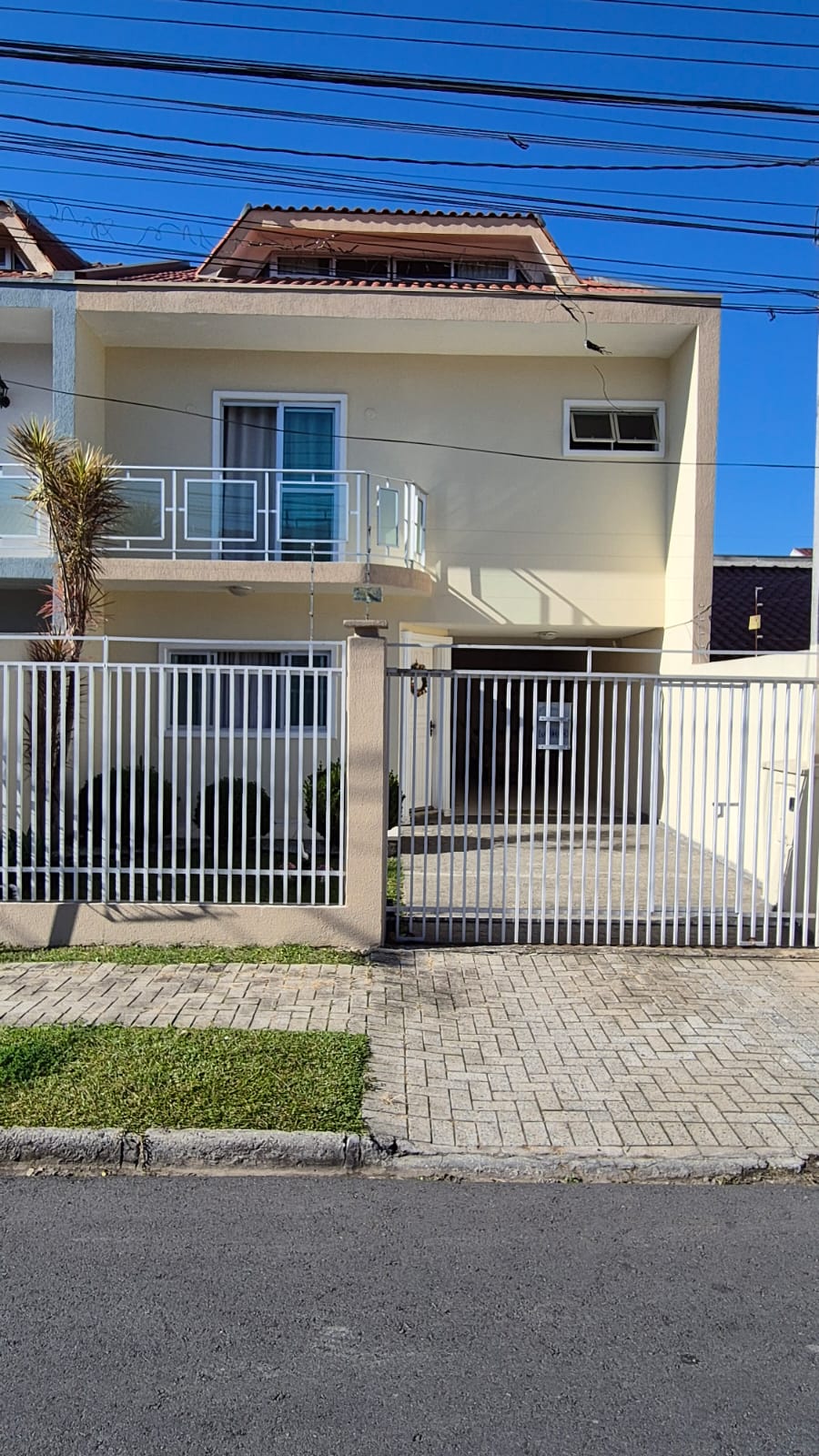 Imagem Sobrado com 3 Quartos à Venda, 177 m² em Cajuru - Curitiba