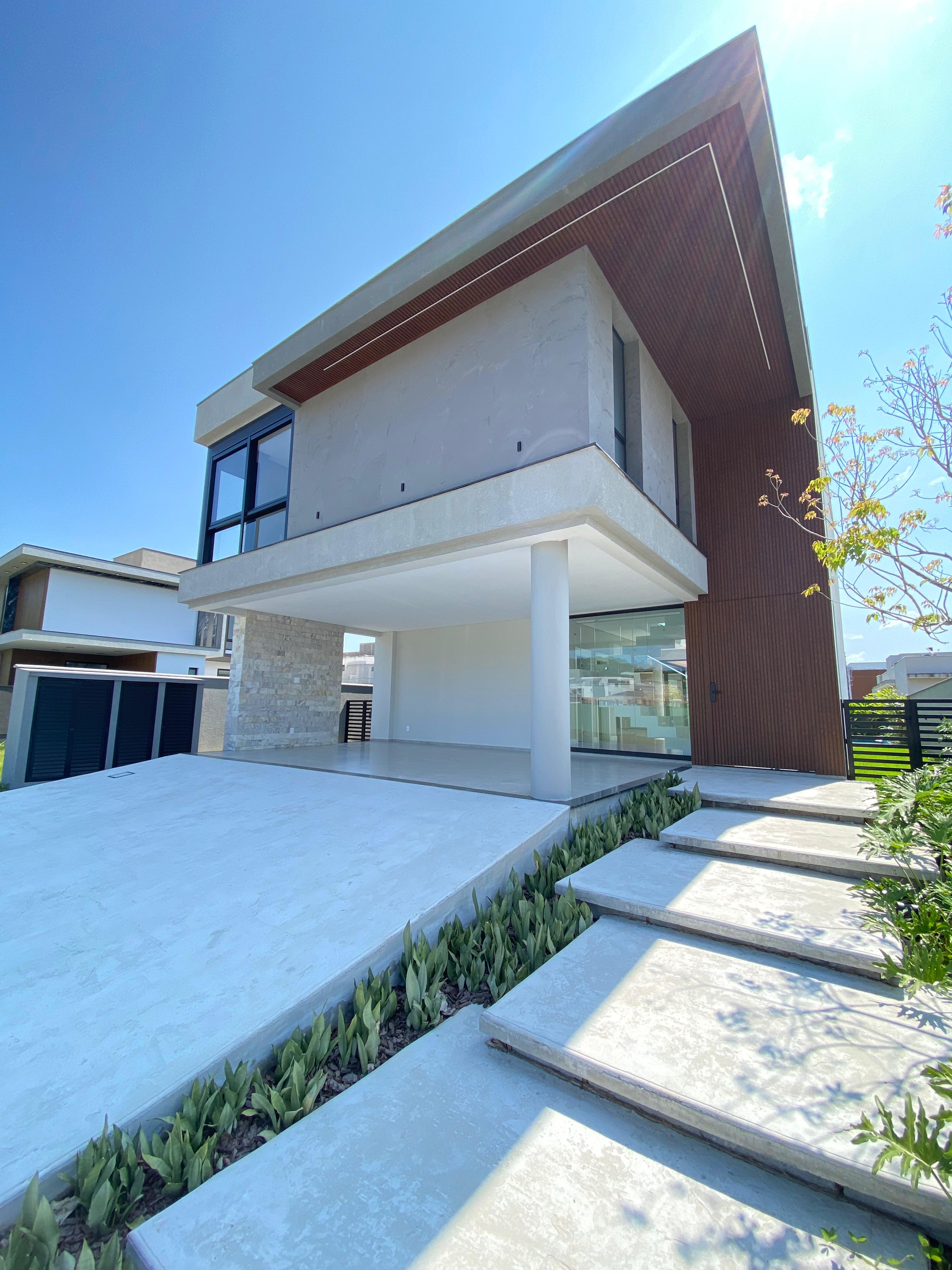 Imagem Casa com 4 Quartos à Venda, 370 m²em Santa Regina - Camboriú Imagem Casa com 4 Quartos à Venda, 370 m²em Santa Regina - Camboriú
