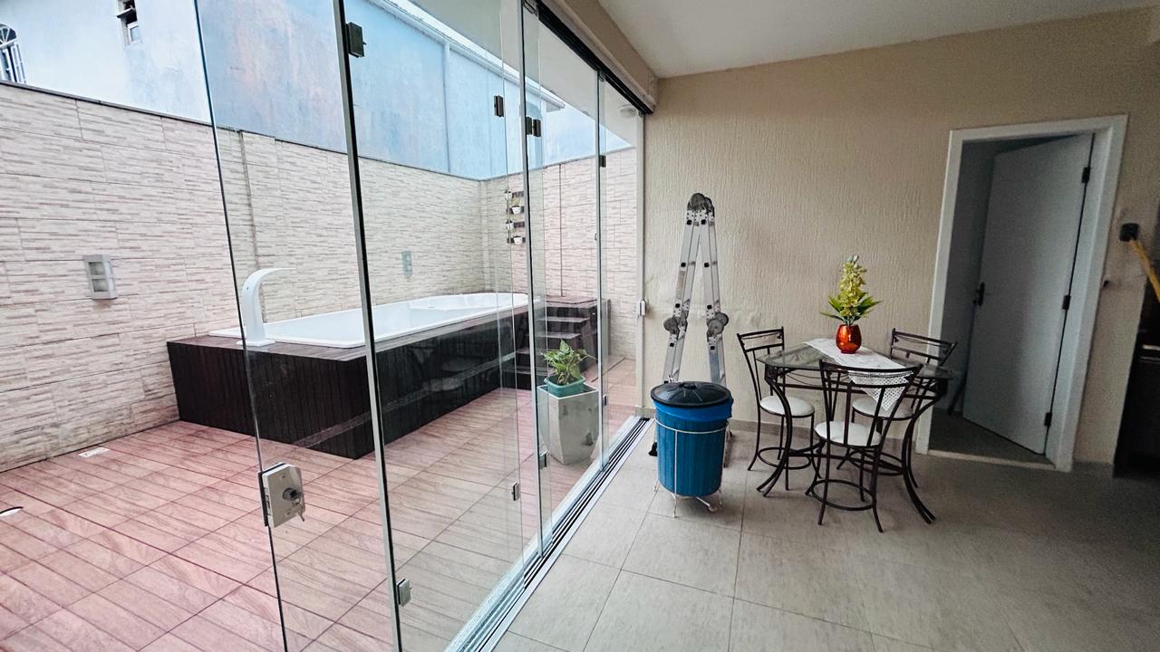 Imagem Sobrado com 3 Quartos à Venda, 222 m²em Barra do Aririú - Palhoça