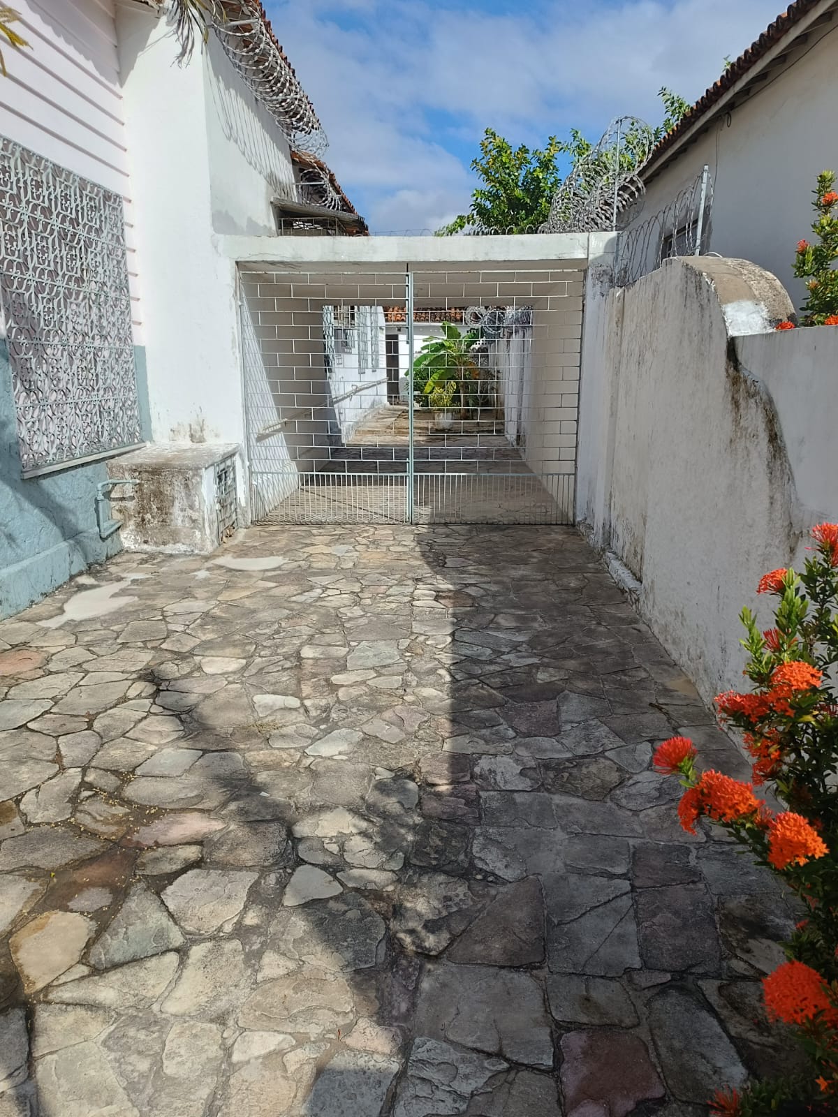 Imagem Casa com 3 Quartos à Venda, 493 m² em Farias Brito - Fortaleza Imagem Casa com 3 Quartos à Venda, 493 m² em Farias Brito - Fortaleza