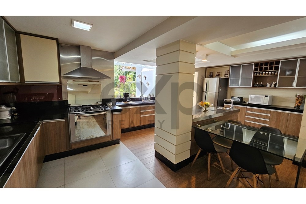 Imagem Casa de Condomínio com 4 Quartos à Venda, 285 m² em Itaipava - Petrópolis