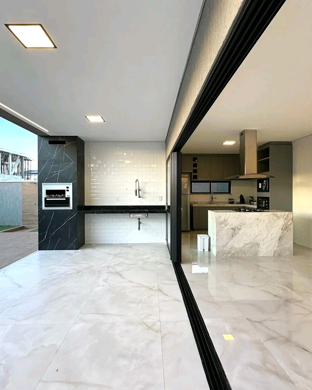 Imagem Casa de Condomínio com 4 Quartos à Venda, 240 m²em Alphaville  - Eusebio 