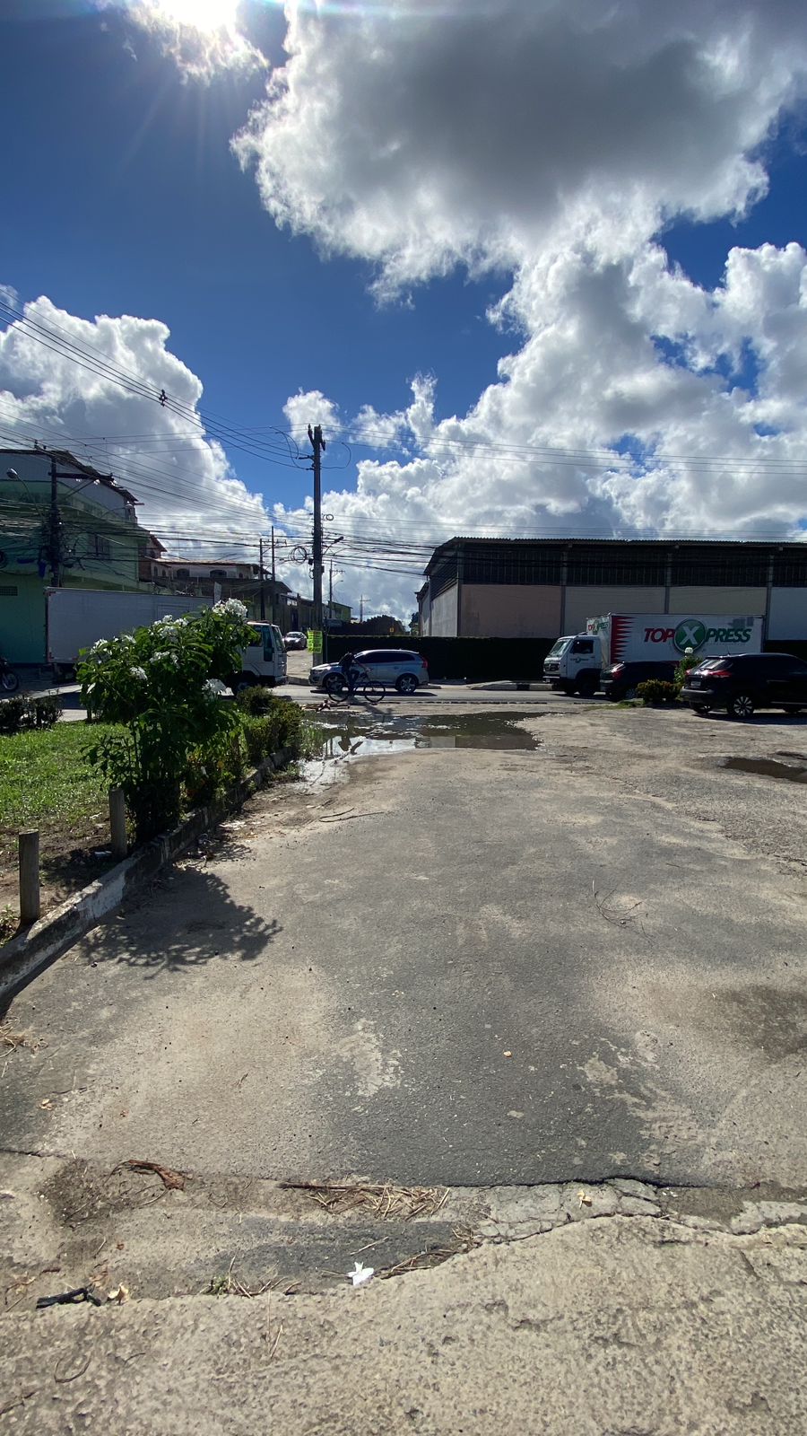 Imagem Imóvel Comercial para Alugar, 600 m²em Itinga - Lauro de Freitas Imagem Imóvel Comercial para Alugar, 600 m²em Itinga - Lauro de Freitas