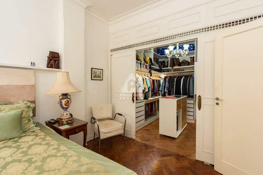 Imagem Apartamento com 3 Quartos à Venda, 195 m²em Copacabana - Rio de Janeiro Imagem Apartamento com 3 Quartos à Venda, 195 m²em Copacabana - Rio de Janeiro
