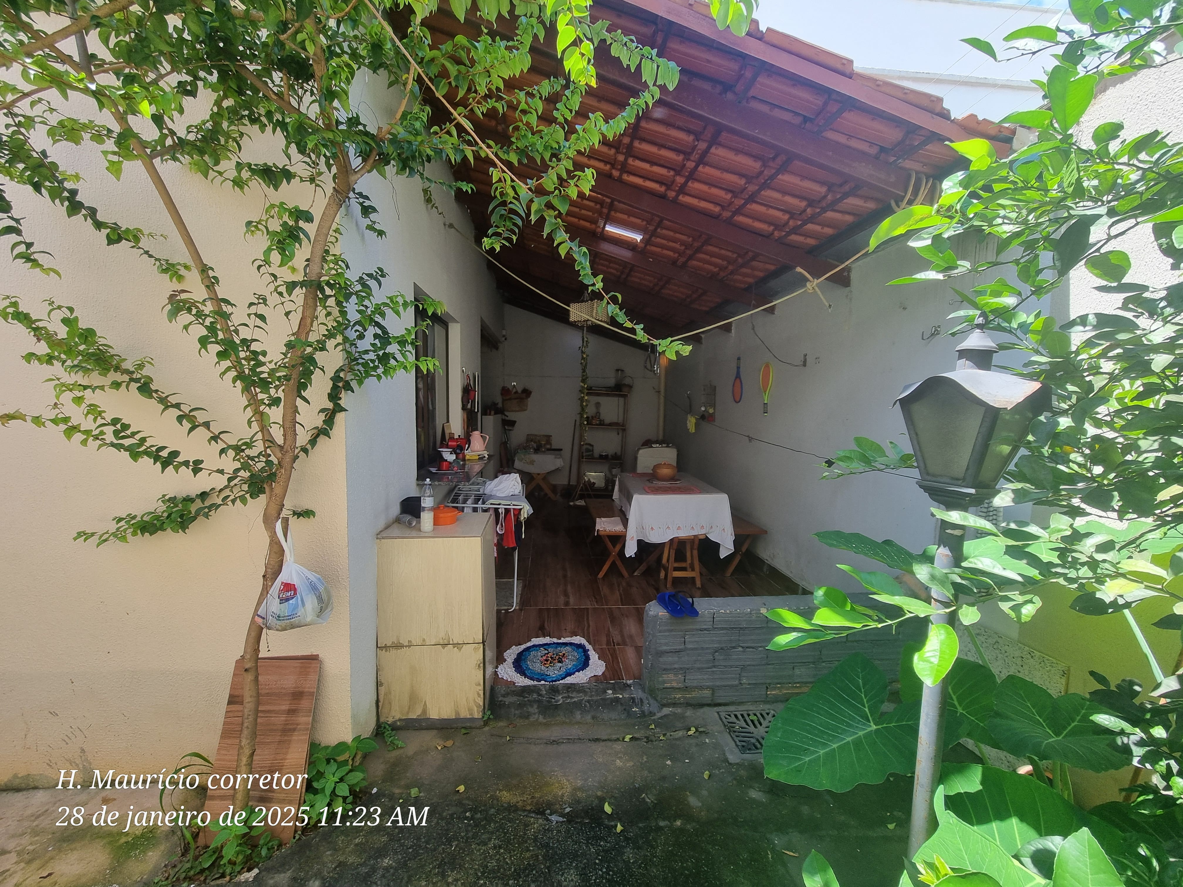 Imagem Sobrado com 4 Quartos à Venda, 143 m² em Setor Jaó - Goiânia