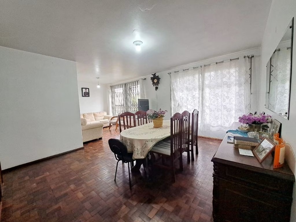 Imagem Casa com 3 Quartos à Venda, 109 m² em Novo Mundo - Curitiba Imagem Casa com 3 Quartos à Venda, 109 m² em Novo Mundo - Curitiba