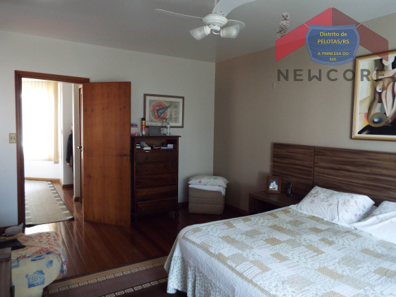 Imagem Casa com 4 Quartos à Venda, 315 m² em Centro - Pelotas