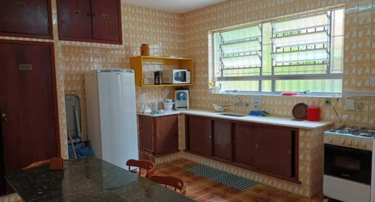 Imagem Casa com 3 Quartos à Venda, 327 m²em Albuquerque - Teresópolis