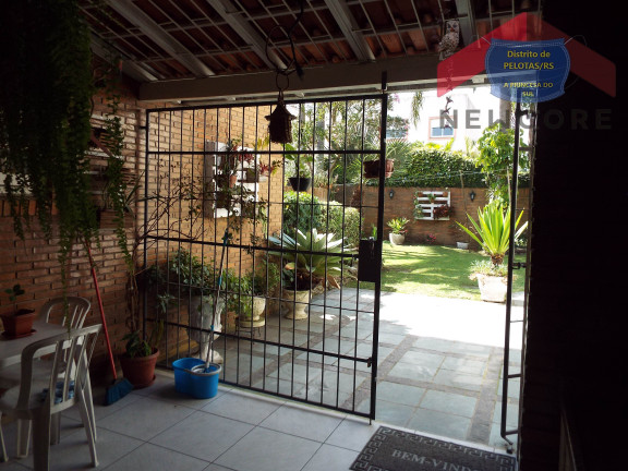 Imagem Casa com 4 Quartos à Venda, 315 m² em Centro - Pelotas