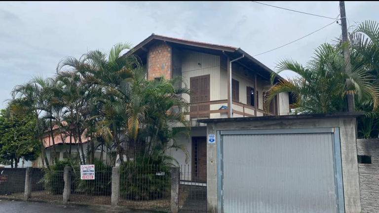 Casa com 6 Quartos à Venda, 140 m² em São Francisco - Criciúma