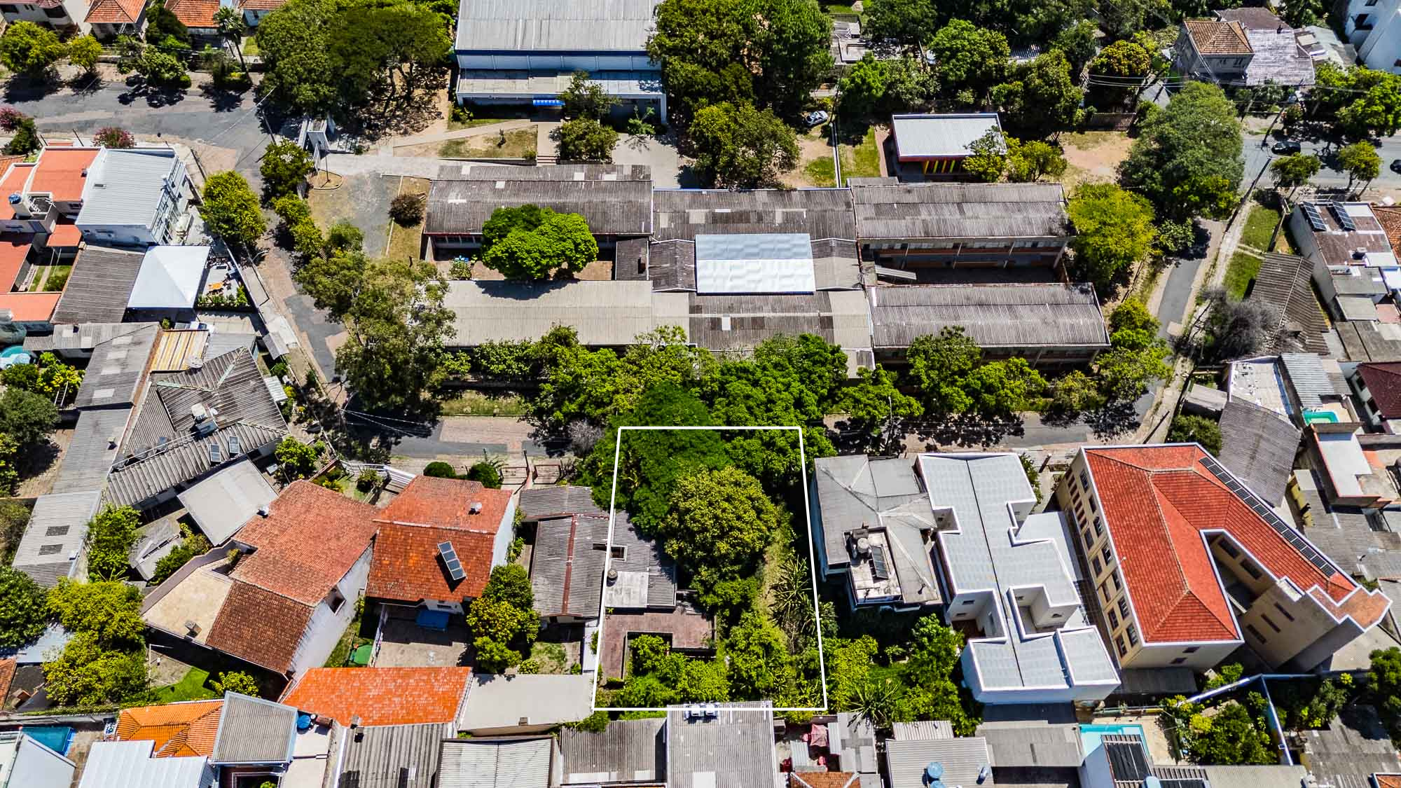 Imagem Terreno à Venda, 705 m² em Vila Ipiranga - Porto Alegre