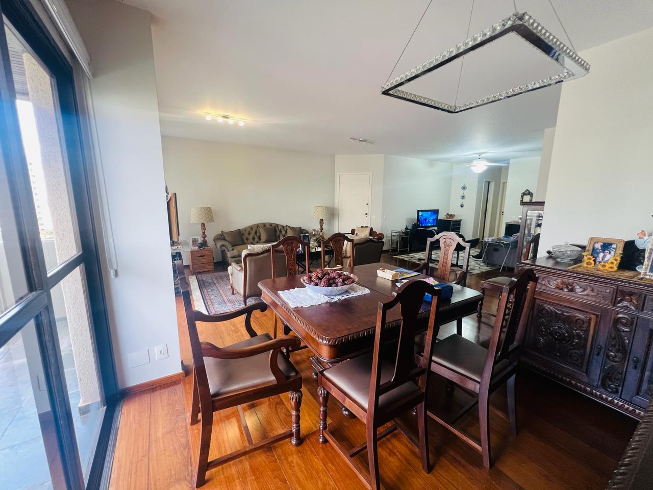 Imagem Apartamento com 4 Quartos à Venda, 167 m²em Cambuí - Campinas