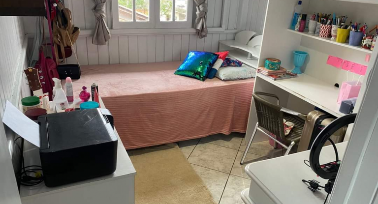 Imagem Casa com 6 Quartos à Venda, 140 m² em São Francisco - Criciúma Imagem Casa com 6 Quartos à Venda, 140 m² em São Francisco - Criciúma