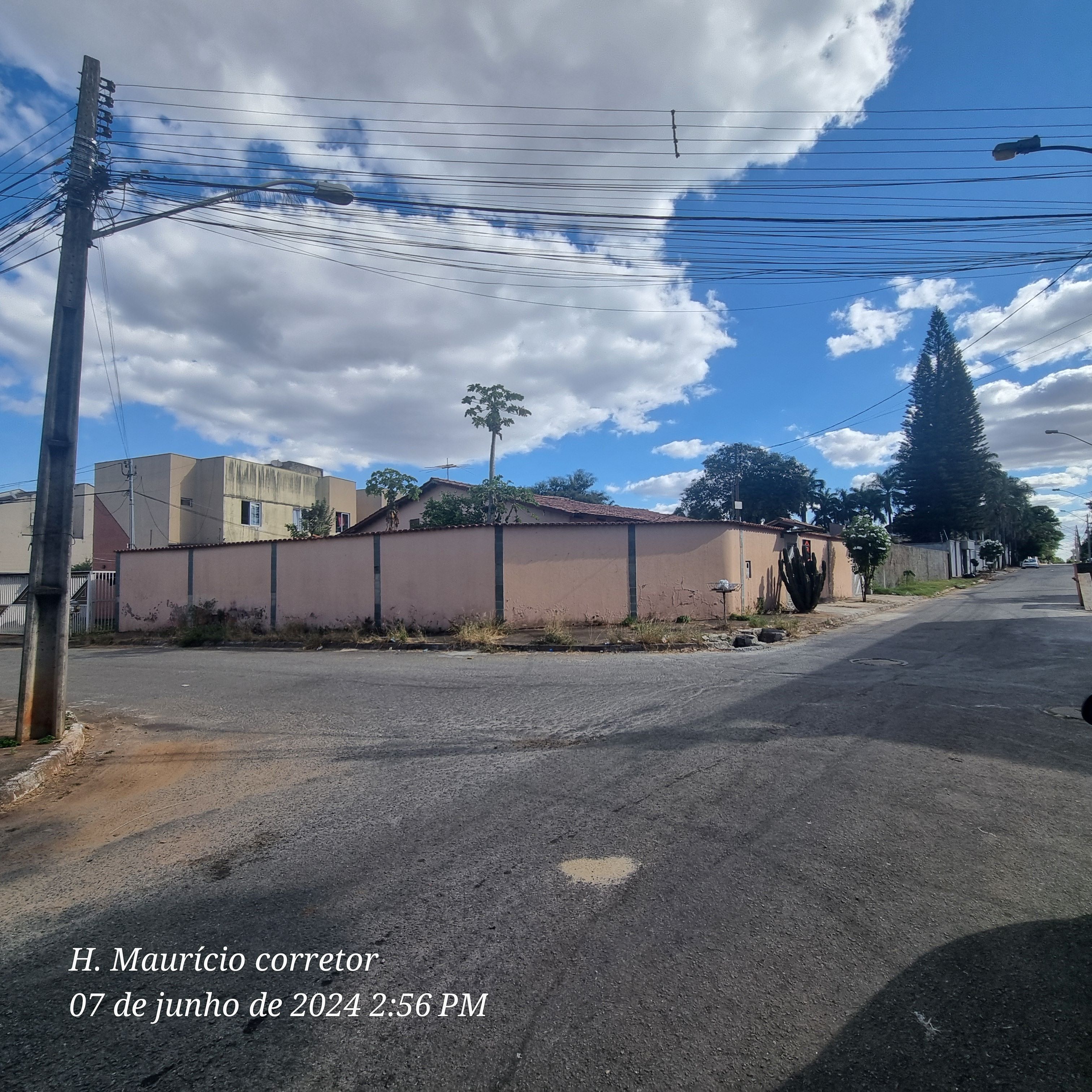 Imagem Casa com 3 Quartos à Venda, 317 m²em Santa Genoveva - Goiânia