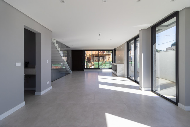 Imagem Sobrado com 3 Quartos à Venda, 300 m² em Santa Cândida - Curitiba Imagem Sobrado com 3 Quartos à Venda, 300 m² em Santa Cândida - Curitiba