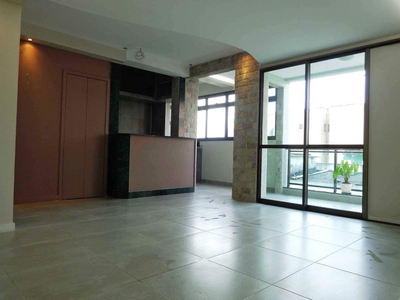 Imagem Apartamento com 2 Quartos à Venda, 90 m²em Charitas - Niterói