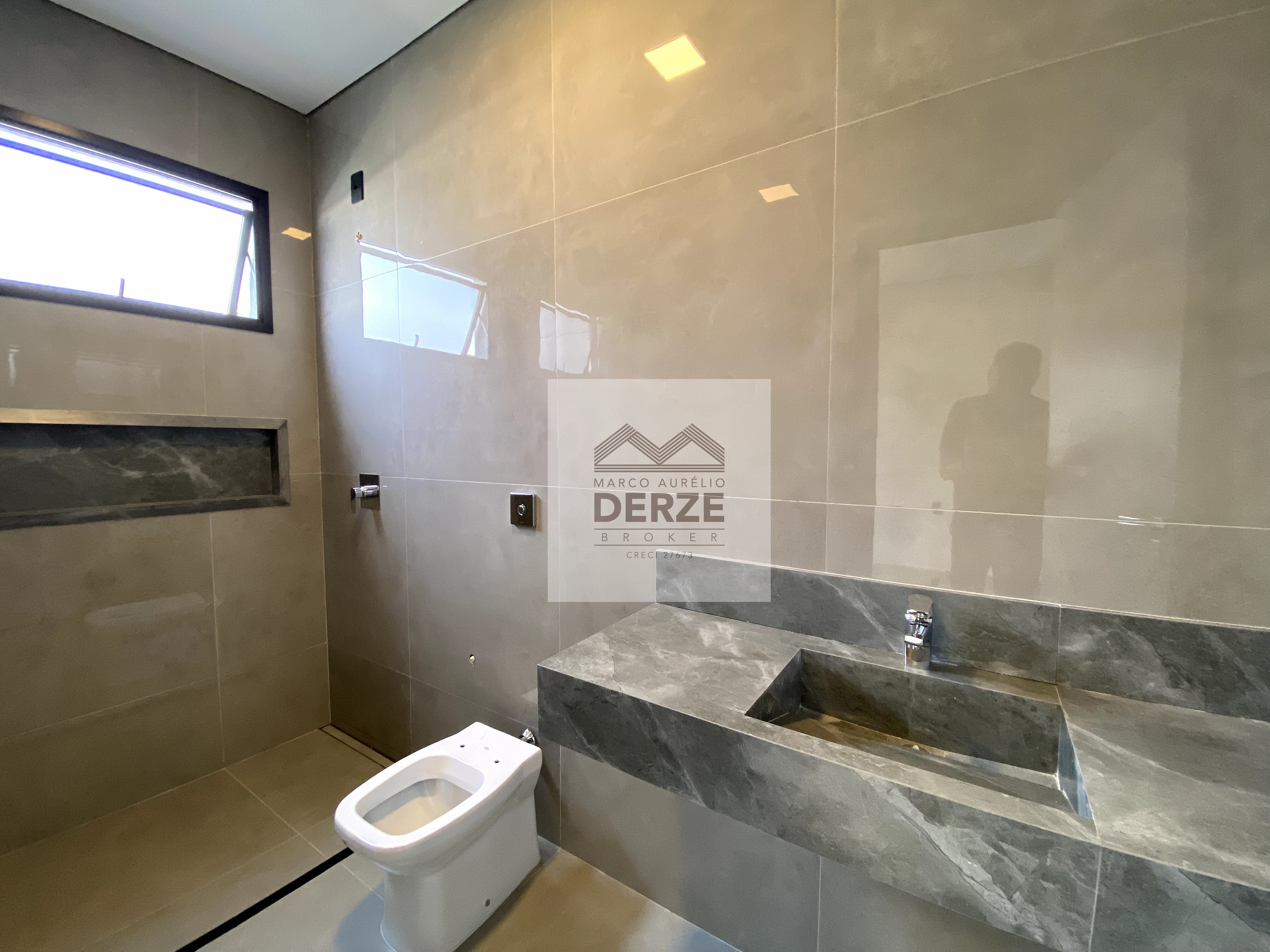 Imagem Casa com 3 Quartos à Venda, 256 m²em Jardim Botânico - Uberlândia