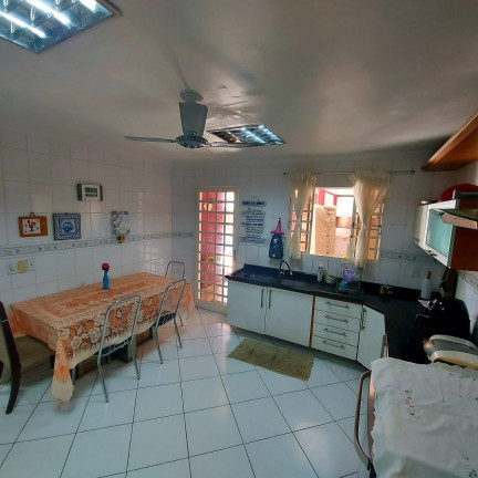 Imagem Casa de Condomínio com 4 Quartos à Venda, 300 m² em Flores - Manaus