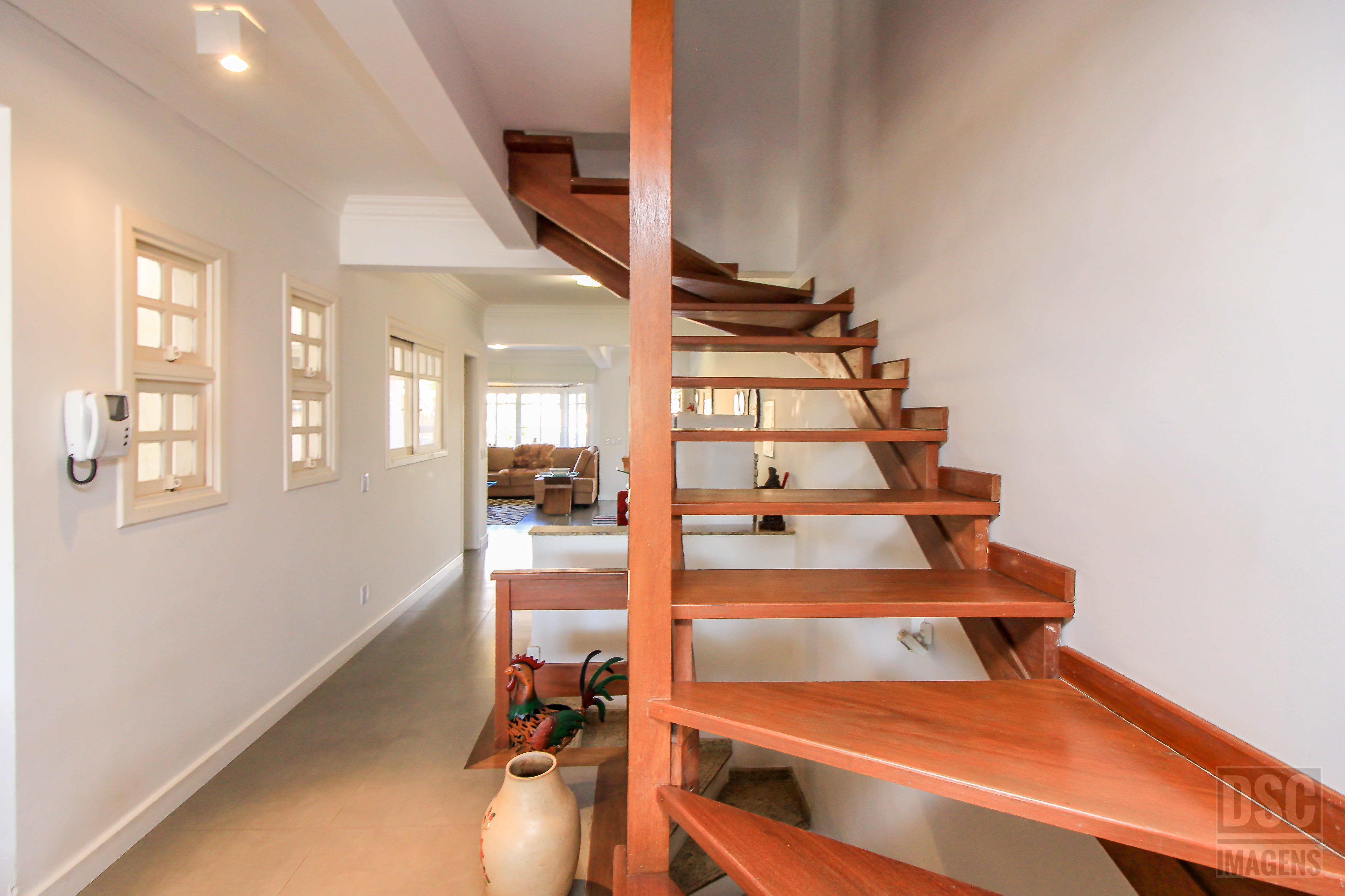 Imagem Casa com 4 Quartos à Venda, 456 m²em Chácara das Pedras - Porto Alegre Imagem Casa com 4 Quartos à Venda, 456 m²em Chácara das Pedras - Porto Alegre