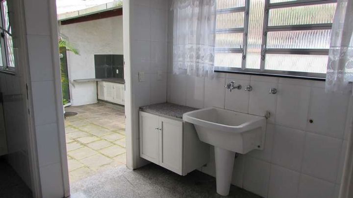 Imagem Casa com 3 Quartos à Venda, 360 m² em Várzea - Teresópolis