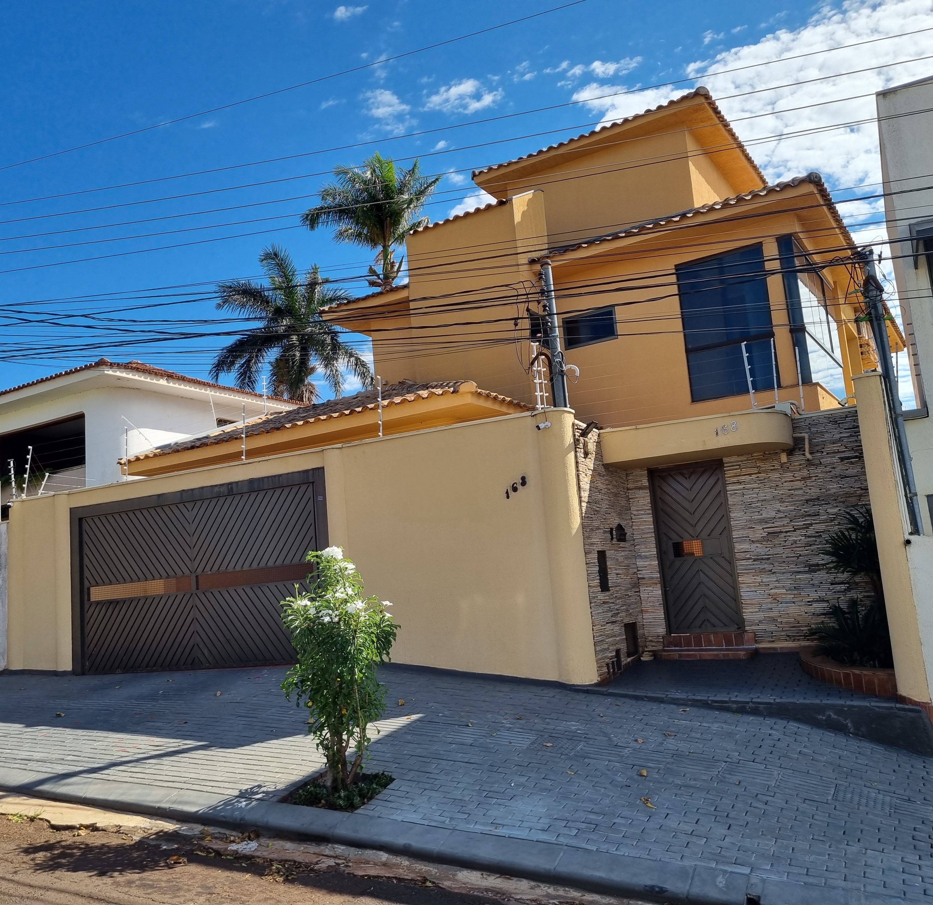 Sobrado com 3 Quartos à Venda ou Temporada, 266 m²em Vila Planalto - Campo Grande