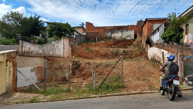 Terreno à Venda, 300 m² em Jardim Santa Rita - Poços de Caldas