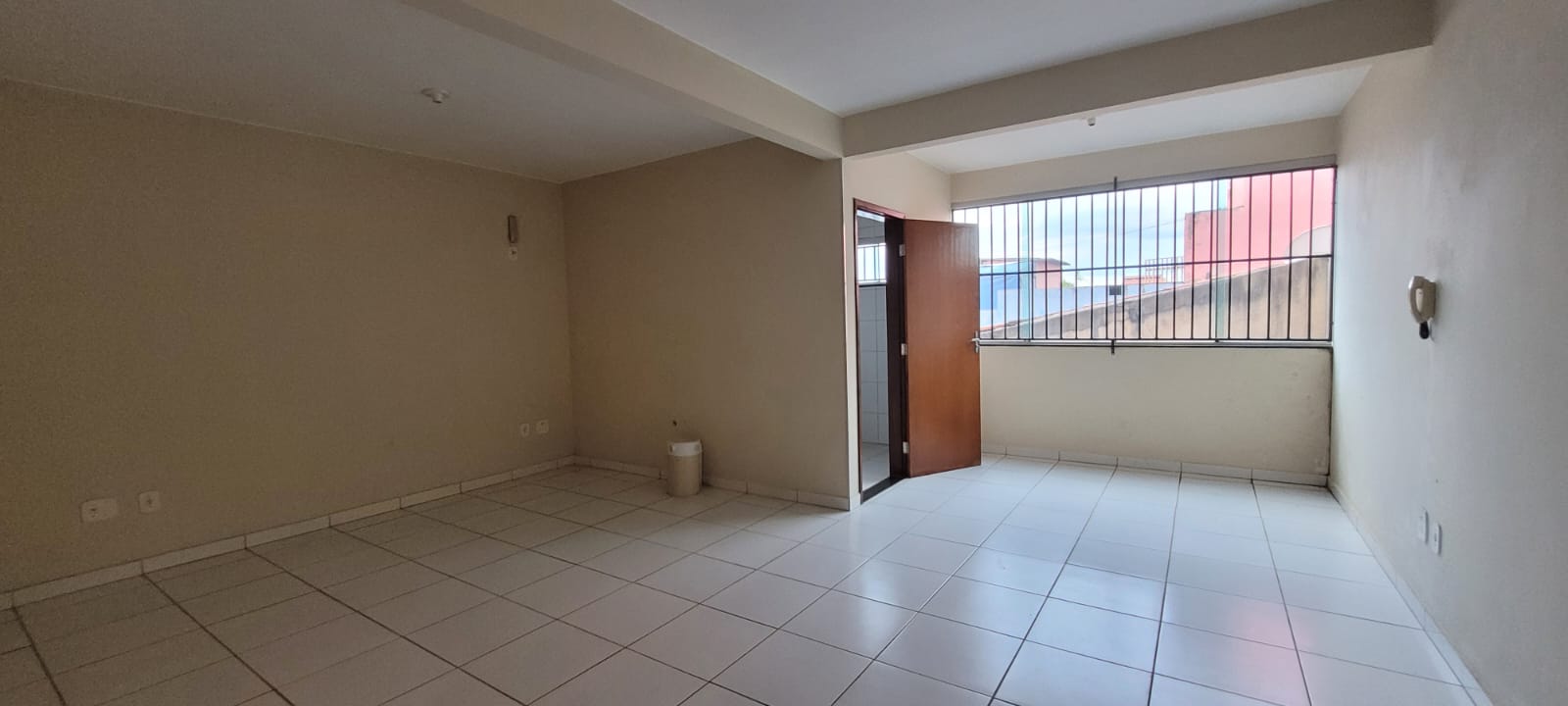 Imagem Ponto Comercial à Venda, 195 m²em Samambaia Sul (Samambaia) - Brasília Imagem Ponto Comercial à Venda, 195 m²em Samambaia Sul (Samambaia) - Brasília