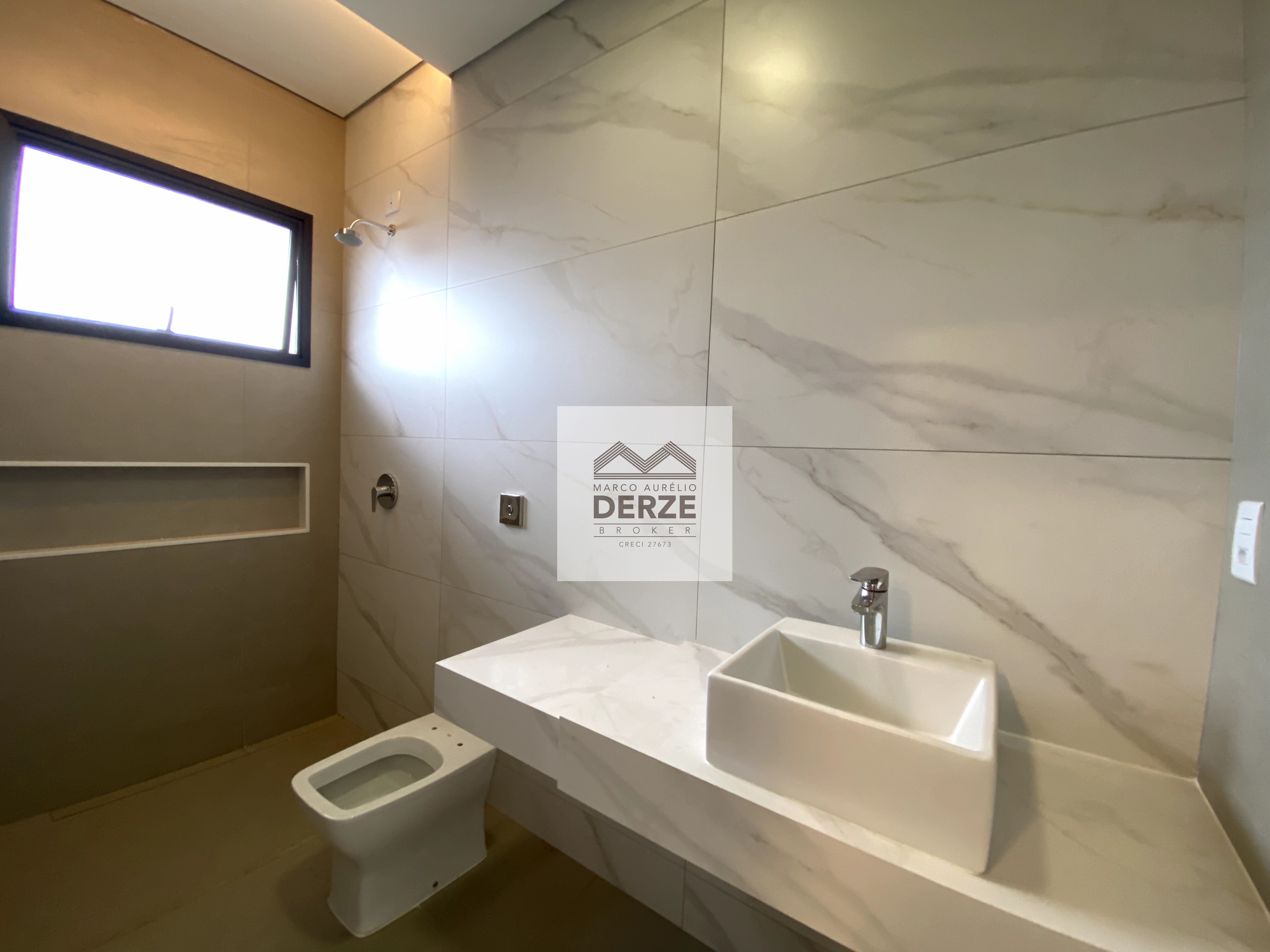 Imagem Casa com 3 Quartos à Venda, 252 m²em Jardim Inconfidência - Uberlândia