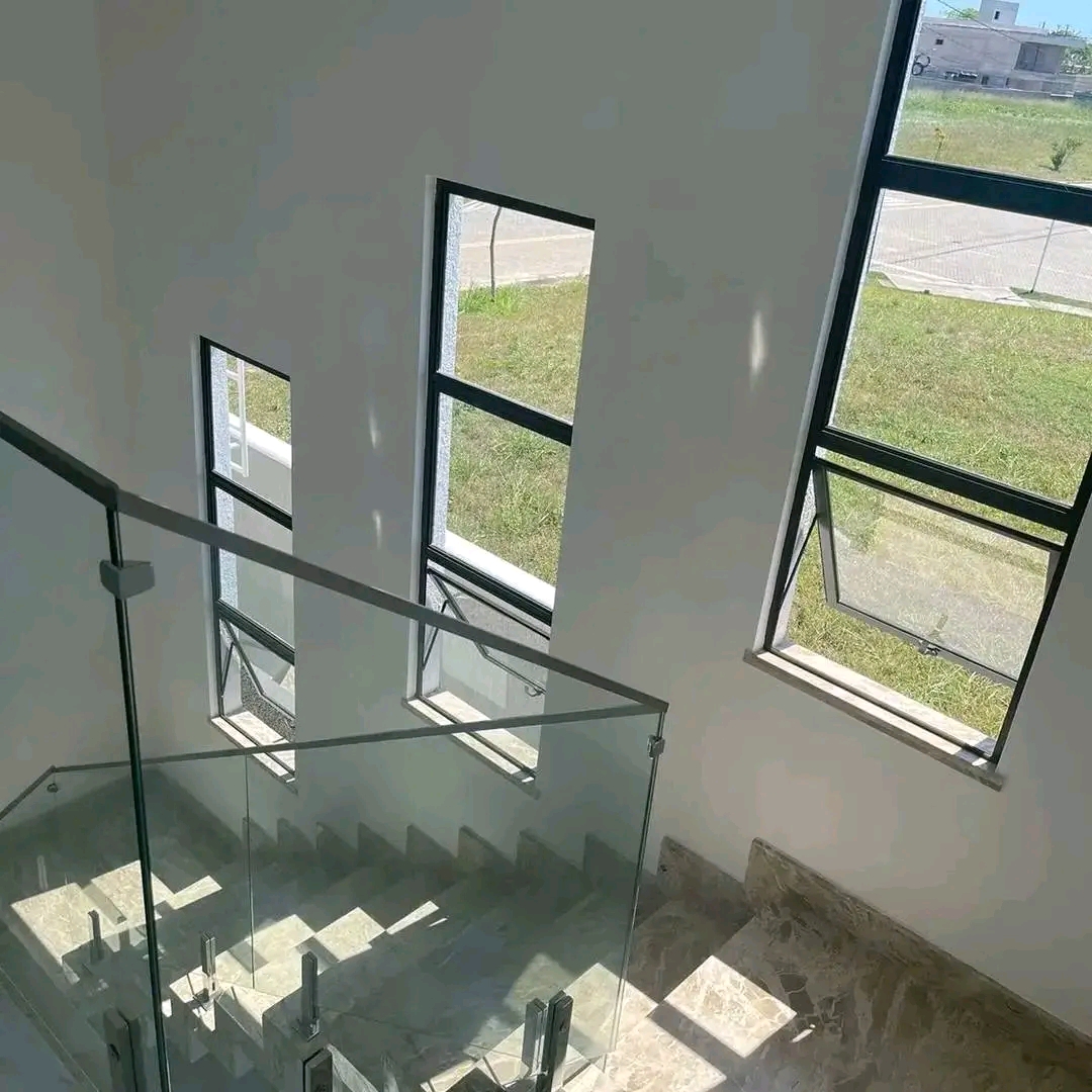 Imagem Casa de Condomínio com 4 Quartos à Venda, 230 m²em Cidade Alphaville  - Eusebio 
