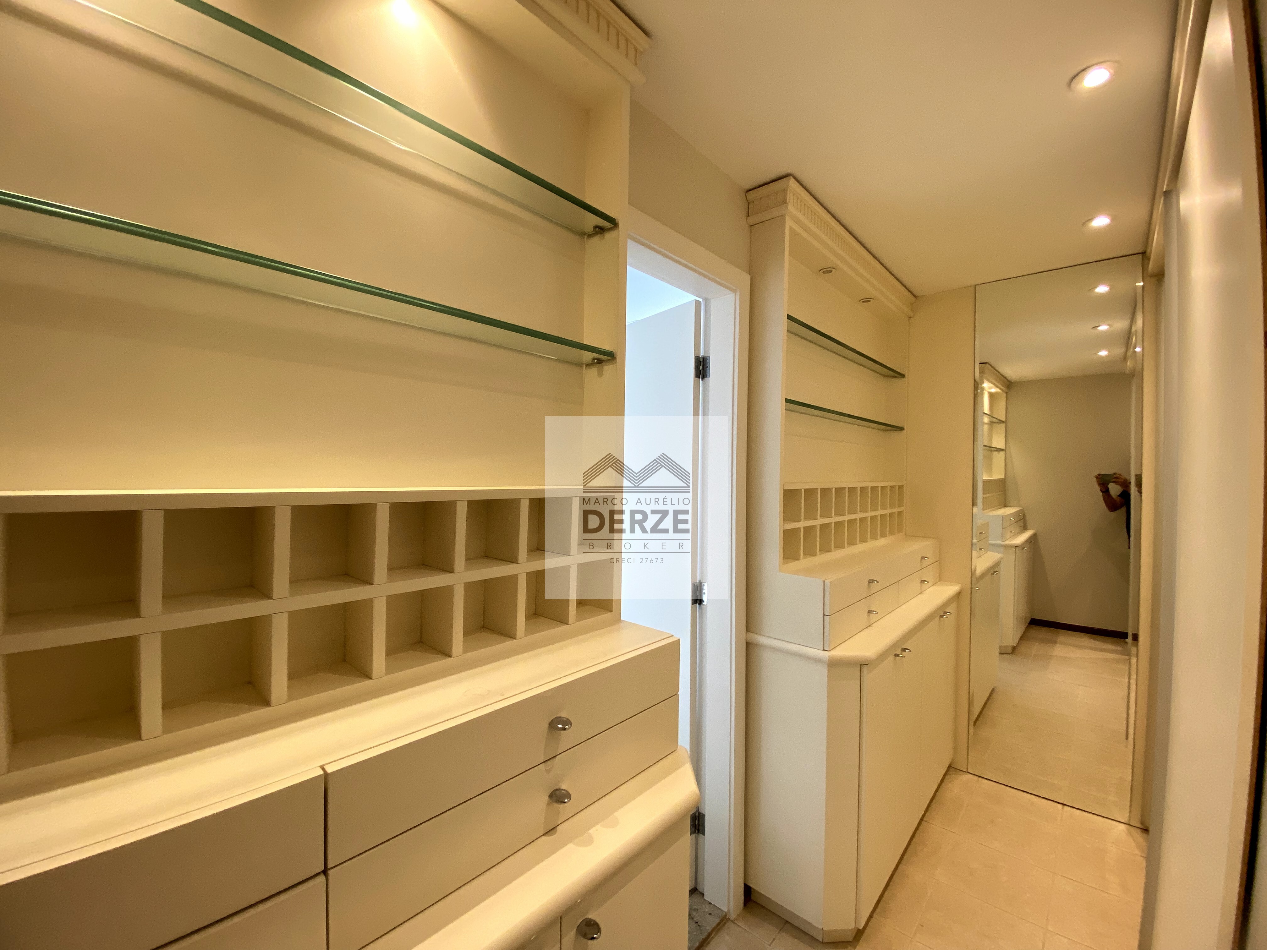 Imagem Apartamento com 4 Quartos à Venda, 165 m²em Fundinho - Uberlândia