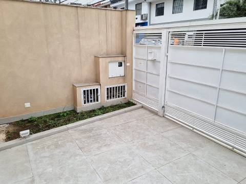 Imagem Sobrado com 3 Quartos à Venda, 239 m²em Vila Mariana - São Paulo Imagem Sobrado com 3 Quartos à Venda, 239 m²em Vila Mariana - São Paulo