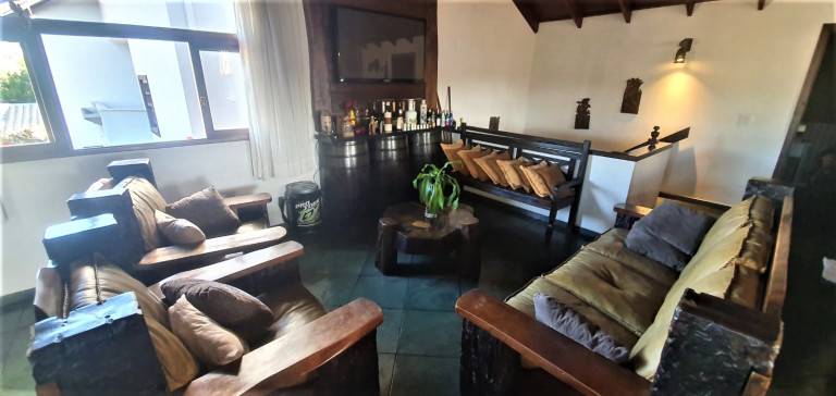 Imagem Casa com 3 Quartos à Venda, 223 m² em Novo Mundo - Curitiba Imagem Casa com 3 Quartos à Venda, 223 m² em Novo Mundo - Curitiba