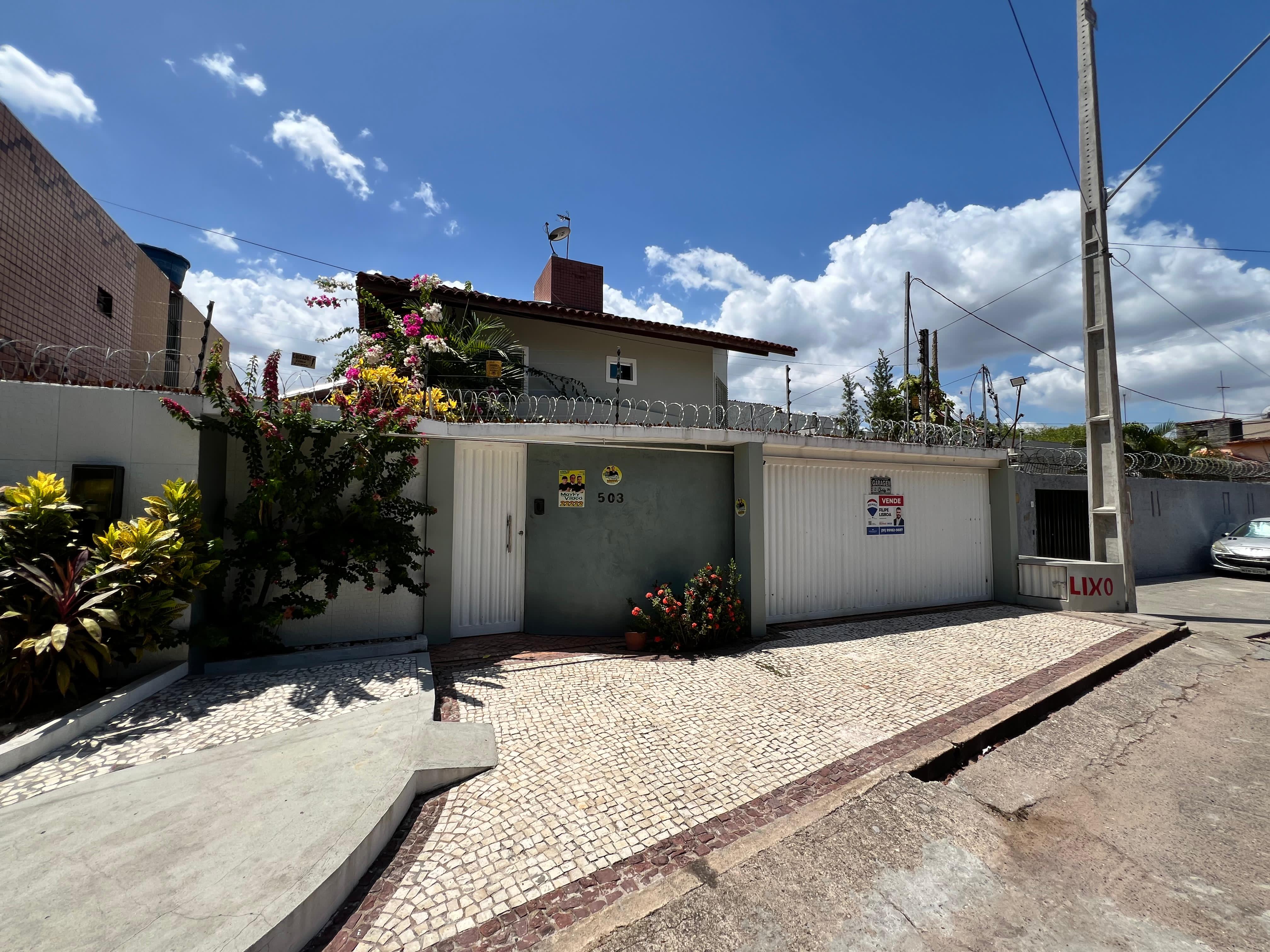 Imagem Casa com 3 Quartos à Venda, 370 m²em Curió-Utinga - Belém