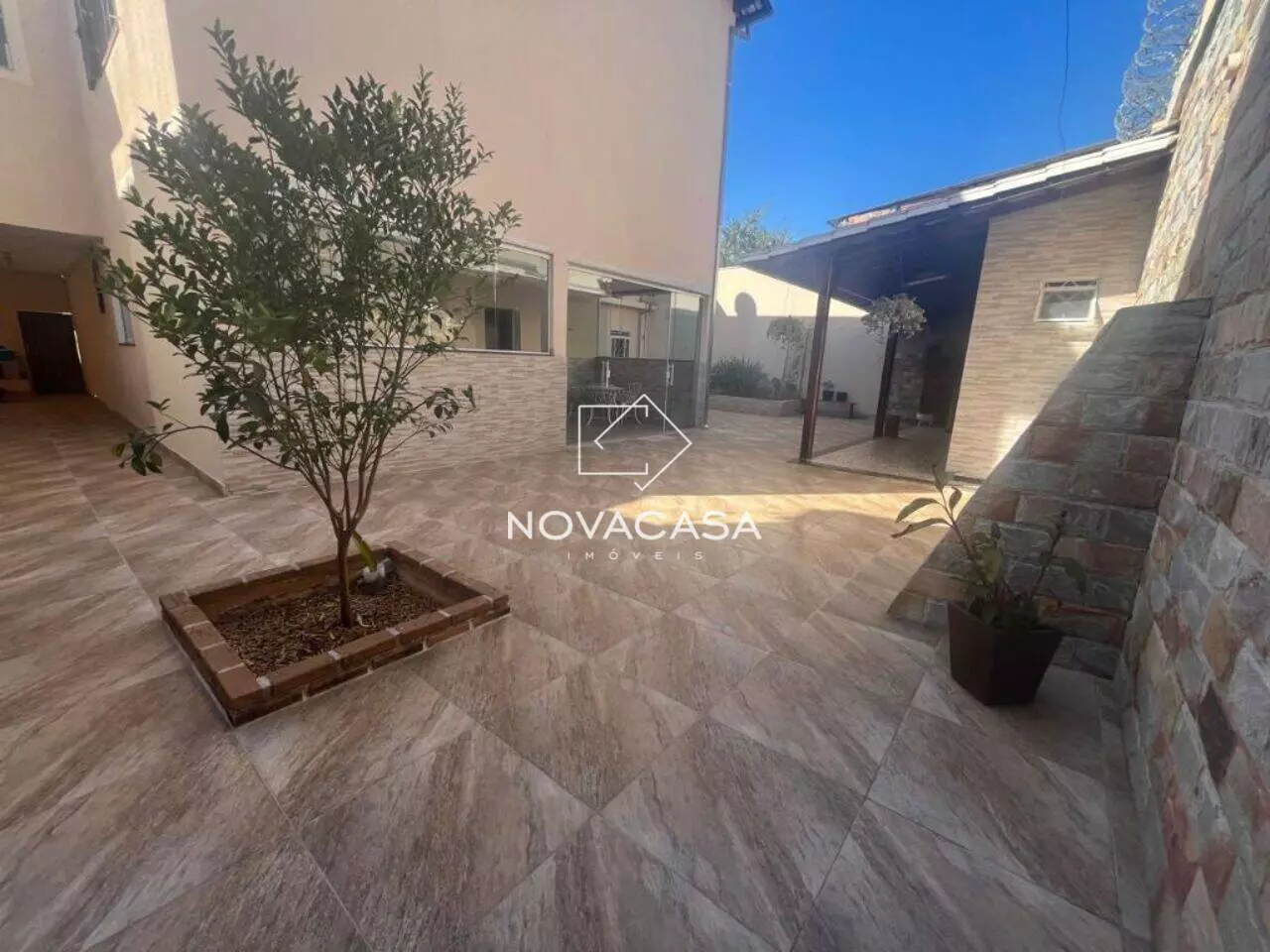 Imagem Casa com 4 Quartos à Venda, 380 m² em Santa Mônica - Belo Horizonte