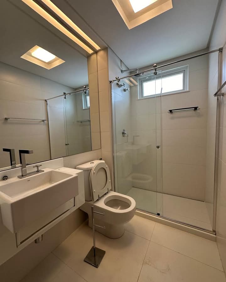 Imagem Casa de Condomínio com 4 Quartos para Alugar, 350 m²em Vila de Abrantes (Abrantes) - Camaçari Imagem Casa de Condomínio com 4 Quartos para Alugar, 350 m²em Vila de Abrantes (Abrantes) - Camaçari