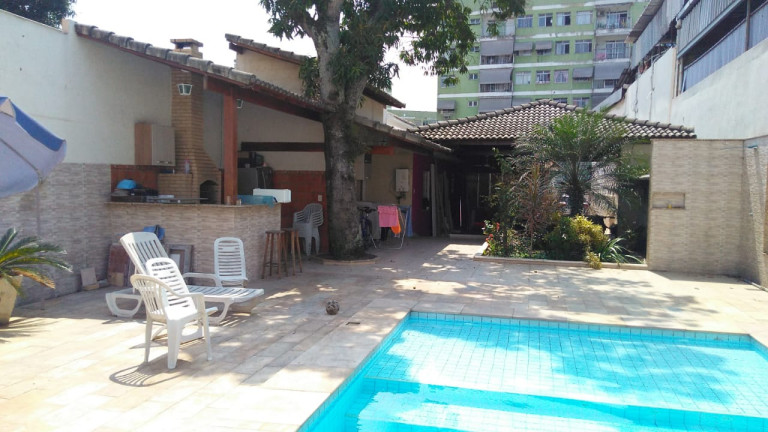 Imagem Casa com 4 Quartos à Venda, 550 m² em Vila Valqueire - Rio de Janeiro
