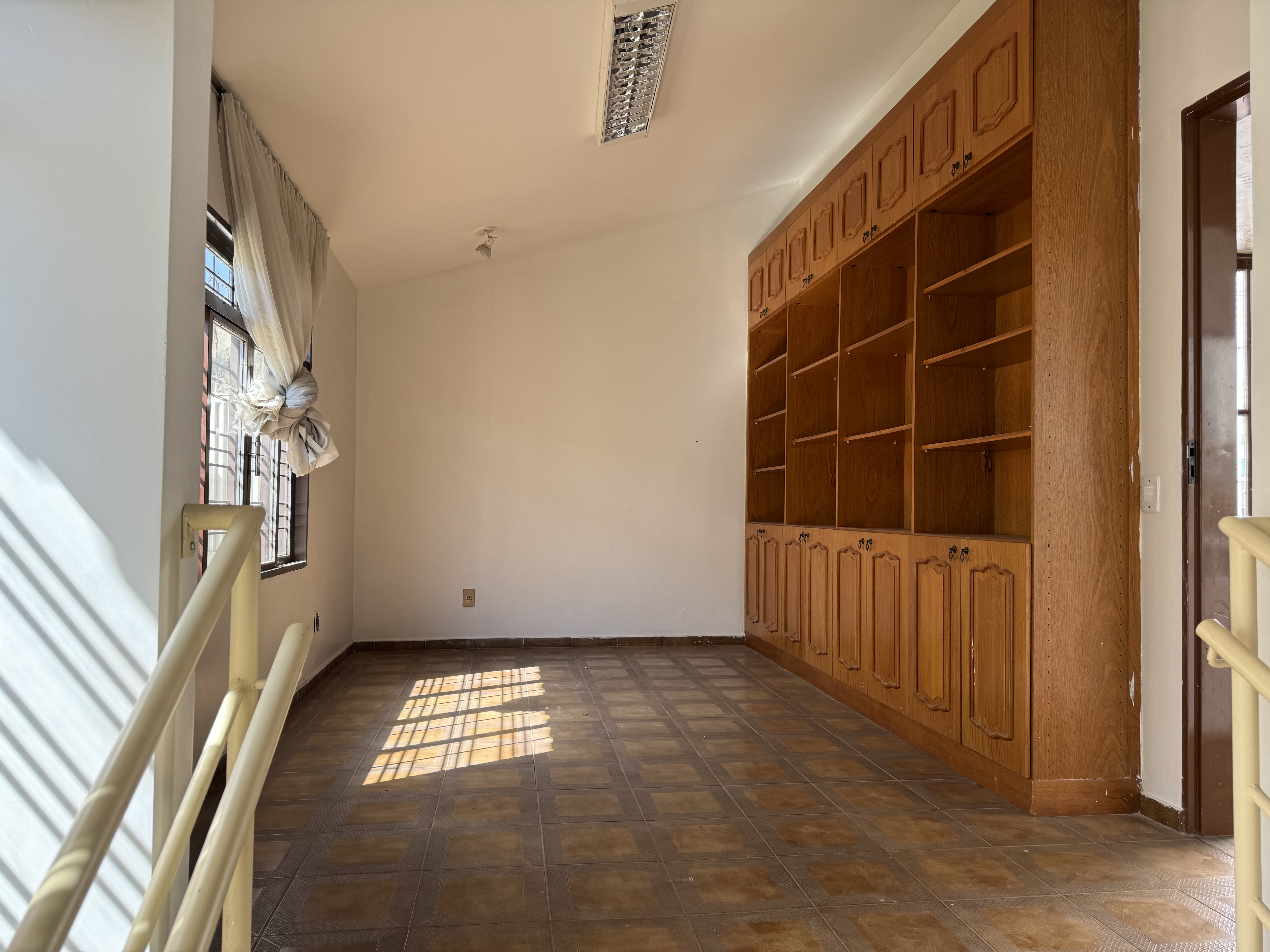 Imagem Sobrado com 5 Quartos para Alugar, 450 m²em Setor Bueno - Goiânia