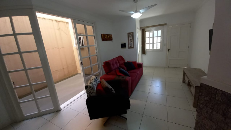 Imagem Casa com 3 Quartos à Venda, 99 m² em Hípica - Porto Alegre