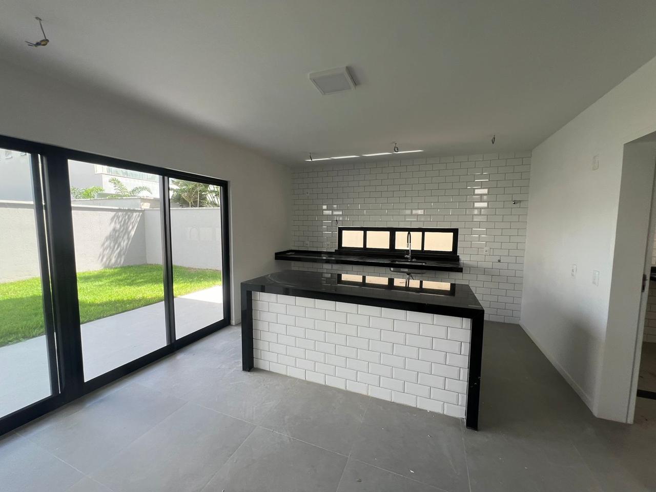 Imagem Casa de Condomínio com 4 Quartos à Venda, 295 m² em Cidade Alpha - Eusébio Imagem Casa de Condomínio com 4 Quartos à Venda, 295 m² em Cidade Alpha - Eusébio