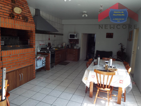 Imagem Casa com 4 Quartos à Venda, 315 m² em Centro - Pelotas