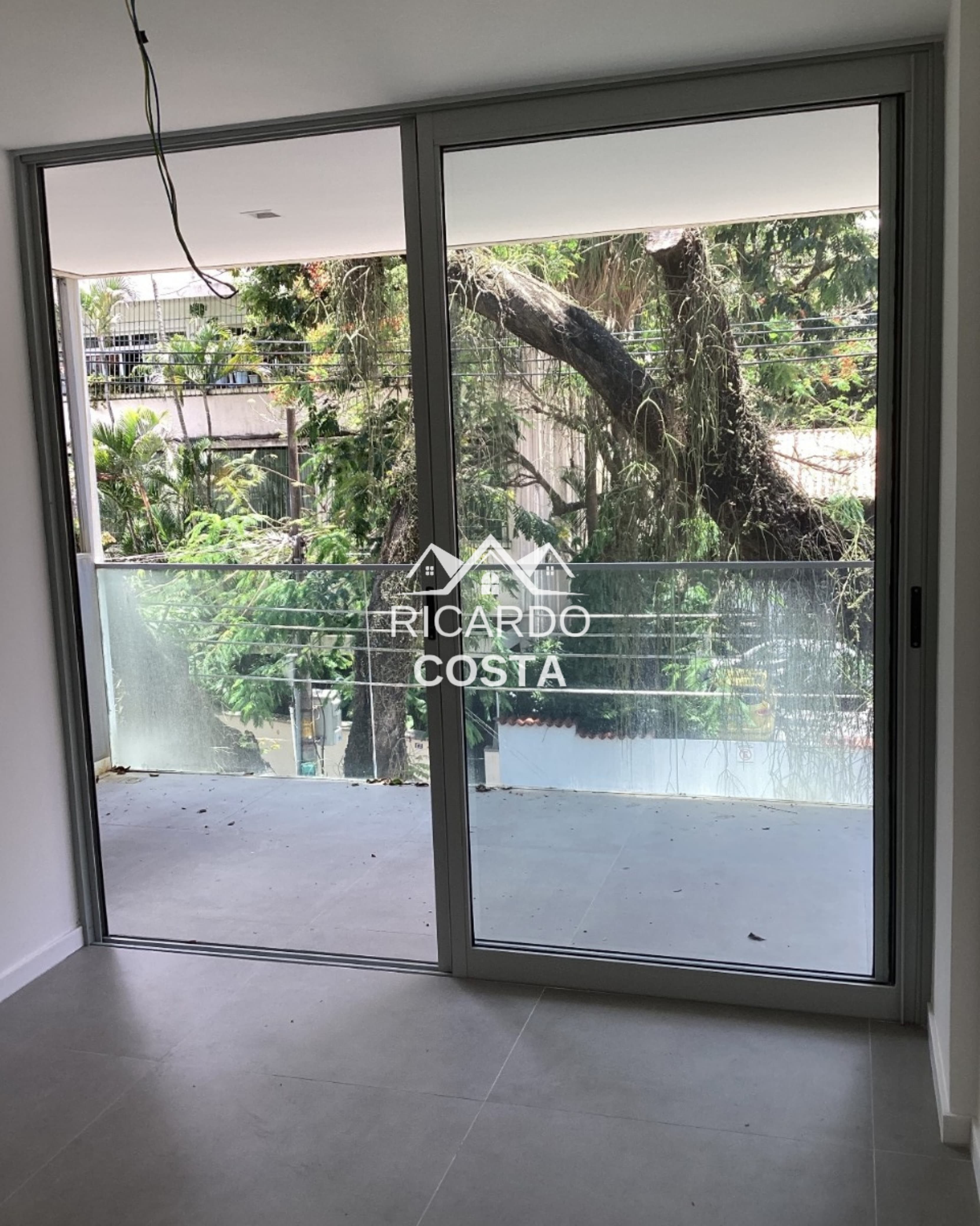 Imagem Cobertura com 2 Quartos à Venda ou Locação, 190 m² em Humaitá - Rio de Janeiro