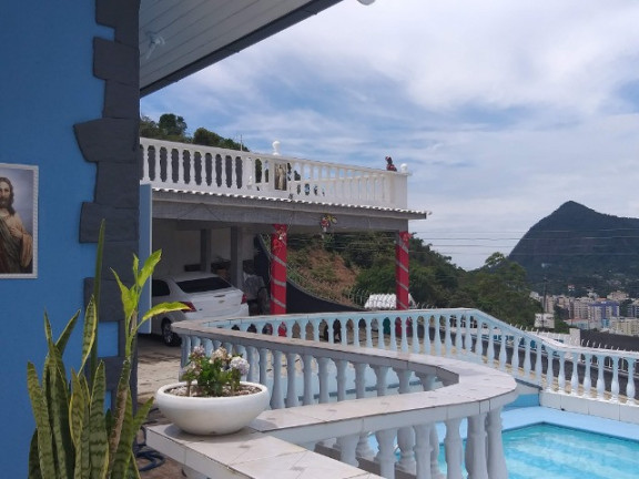 Imagem Casa com 3 Quartos à Venda, 242 m²em Fazendinha - Teresópolis