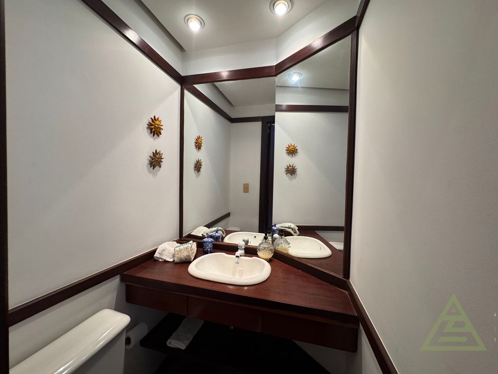 Imagem Casa de Condomínio com 4 Quartos à Venda, 273 m² em Cuiabá - Petrópolis Imagem Casa de Condomínio com 4 Quartos à Venda, 273 m² em Cuiabá - Petrópolis