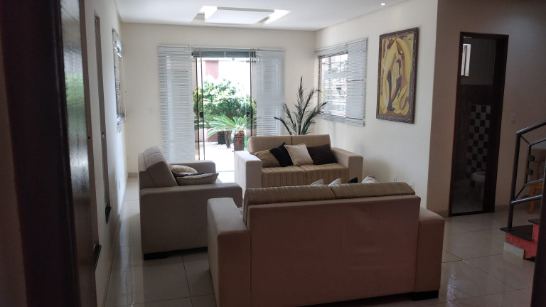 Imagem Sobrado com 4 Quartos à Venda, 358 m²em Residencial Balneário - Goiânia