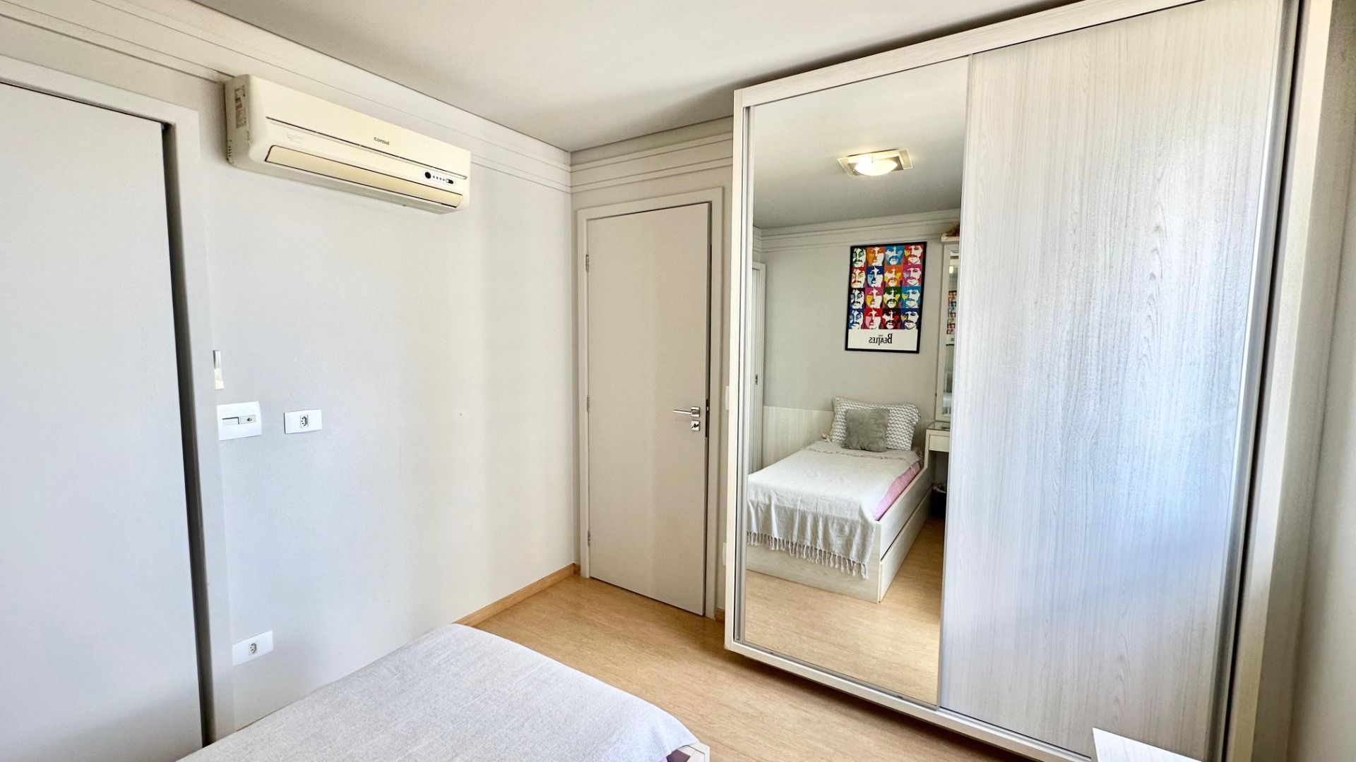 Imagem Apartamento com 3 Quartos à Venda, 215 m²em Bela Suiça - Londrina